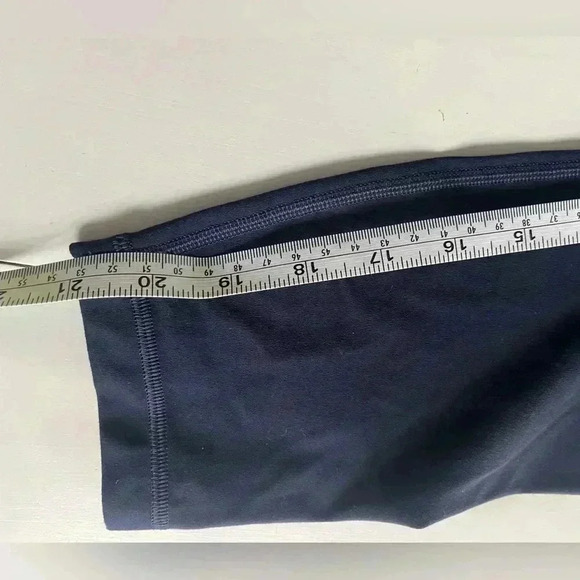 Athleta medium leggings. Navy blue great condition no peeling - Picture 4 of 4